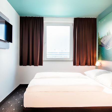 B&B Hotel Muenchen-Putzbrunn Exteriör bild