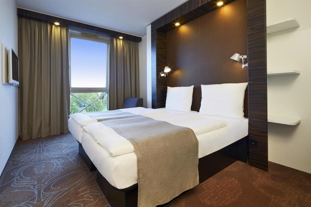 B&B Hotel Muenchen-Putzbrunn Exteriör bild