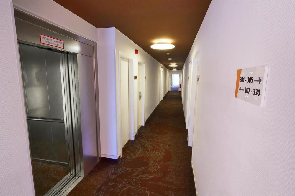 B&B Hotel Muenchen-Putzbrunn Exteriör bild
