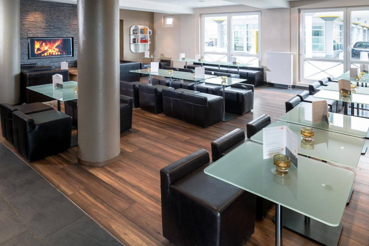 B&B Hotel Muenchen-Putzbrunn Exteriör bild