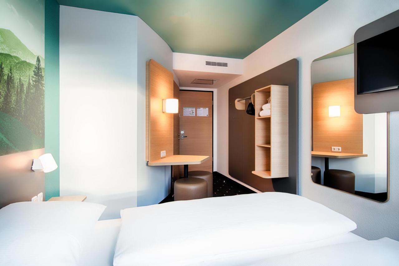 B&B Hotel Muenchen-Putzbrunn Exteriör bild