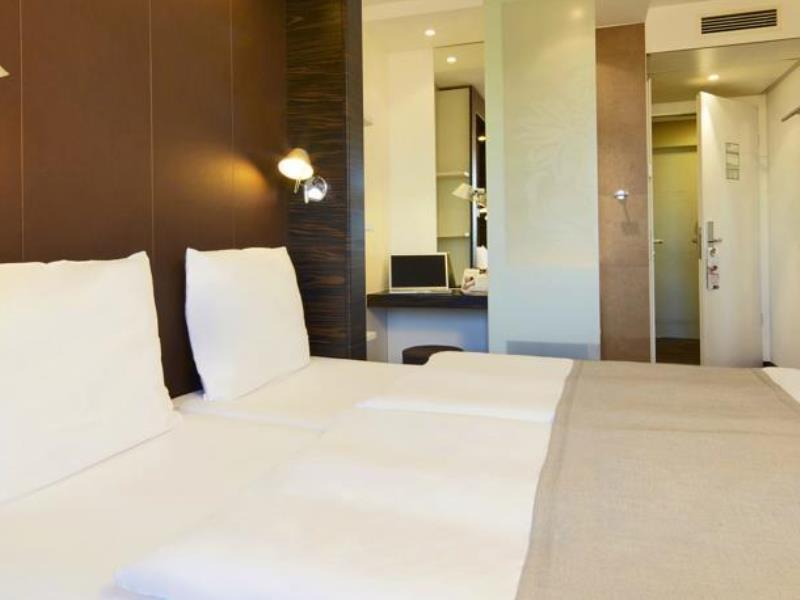 B&B Hotel Muenchen-Putzbrunn Exteriör bild