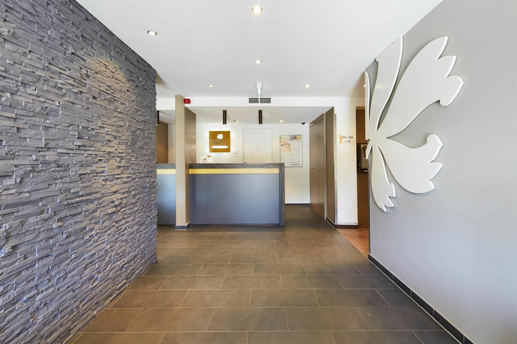 B&B Hotel Muenchen-Putzbrunn Exteriör bild